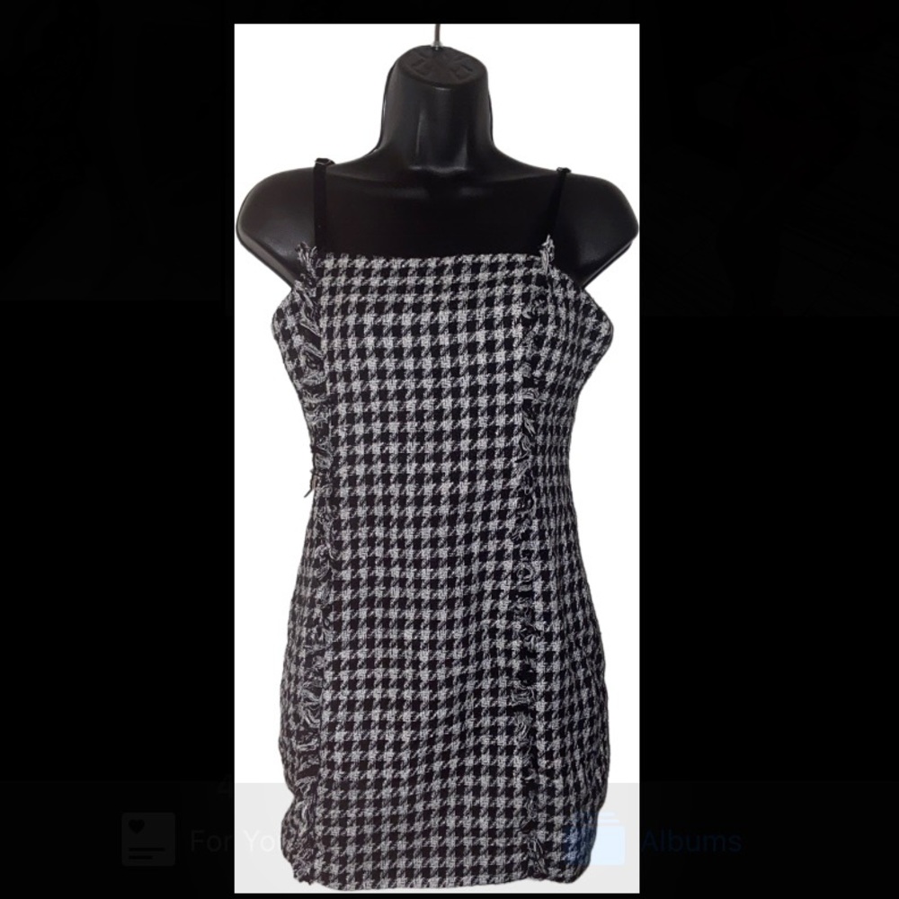 Houndstooth tweed dress w/ adjustable straps. Size 64cm under bust fits a small
